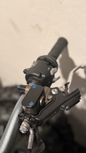 ultra bee reservoir cap bolts